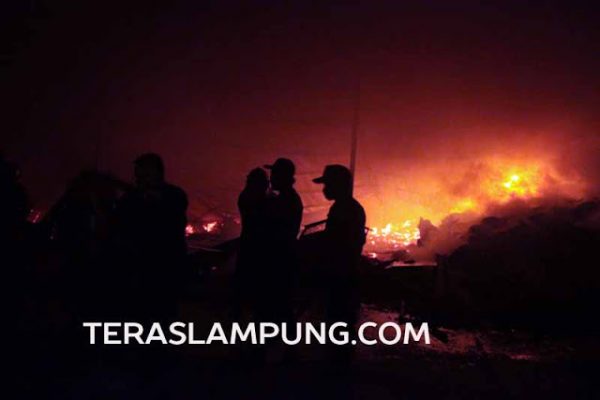 Gudang “Istana Mebel” di Jl. Endro Suratmin Bandarlampung Terbakar