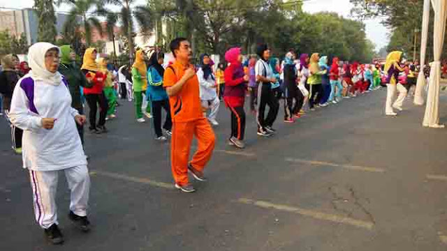 “Car Free Day”, PJ Walikota Metro Senam Pagi Bersama Warga