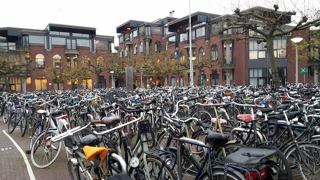 Cerita dari Belanda: Sepeda, Mobil, dan Tempat Parkir