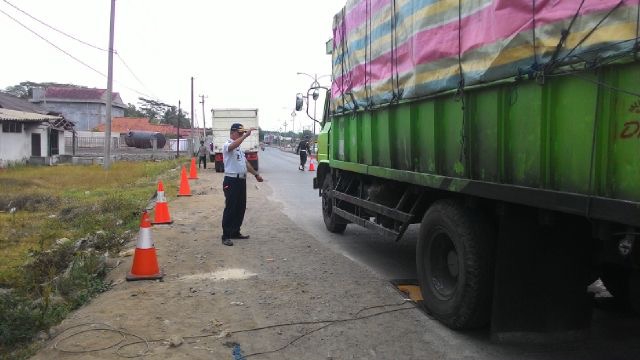 Cegah Kerusakan Jalan, Dishub Lampung Gelar Operasi Kendaraan Muatan Barang