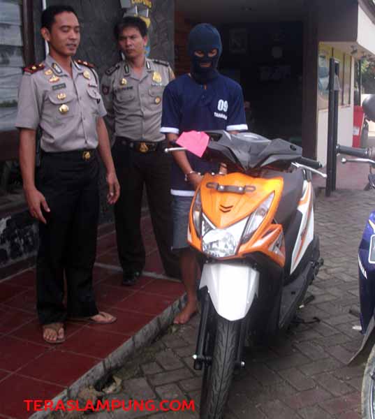 Siang Bolong, Pencuri Bersenjata Api Gasak Sepeda Motor di Perumahan Dinas Kejati