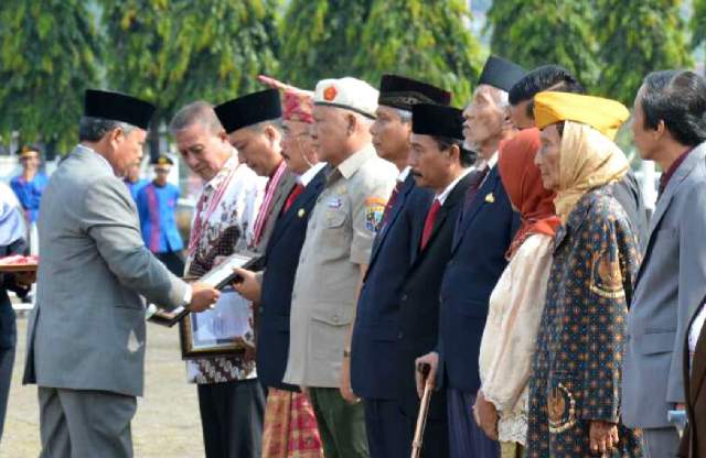 Peringatan Hari Pahlawan, 16 Tokoh Lampung Terima Penghargaan