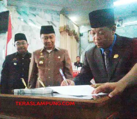 DPRD Lampura Sahkan Perda APBD Lampung Utara 2016