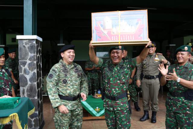 Wuih… Dikawal Gubernur Lampung, Para Anggota Satpol PP Lampung Berlatih di Markas Kostrad Cilodong