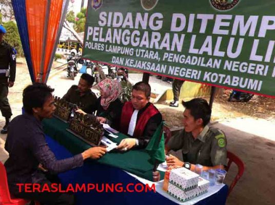 Melanggar Lalu Lintas, Belasan Pengendara Disidang di Tempat