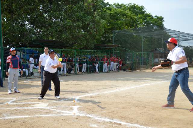 Adeham Buka Turnamen Softball di PKOR Way Halim