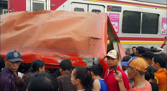 Kecelakan Maut Metromini Vs KRL, Presiden Jokowi Minta Ada Evaluasi