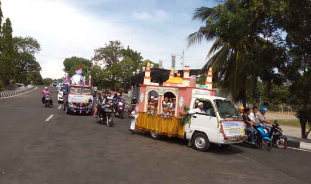 Peringati Maulid Nabi Muhammad SAW 1437, Warga Kalianda Pawai Ta’aruf