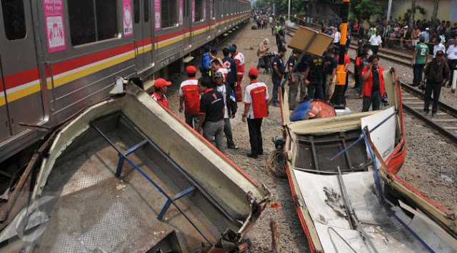 Jumlah Korban Meninggal Akibat Tabrakan Metromini Vs KRL Jadi 18 Orang