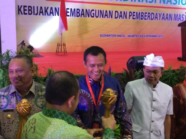 Gubernur Lampung Terima Penghargaan ADMI dari Kementerian Desa