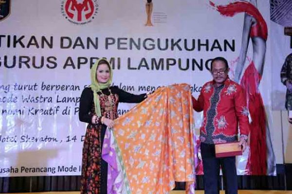 Aprilani Yustin Kukuhkan Pengurus APPMI Lampung