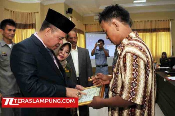 Empat Poktan Holtikultura Lampung Selatan Terima Sertifikat Prima 3 dan 2