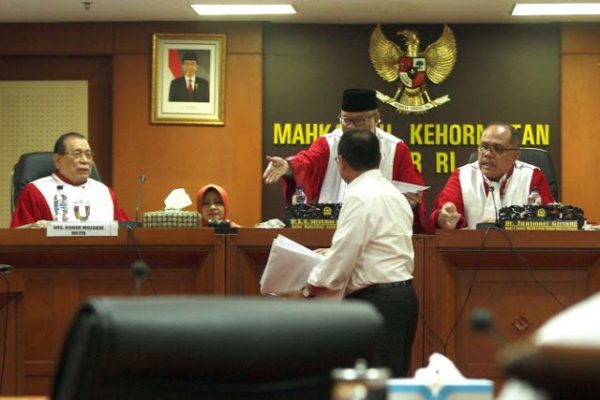 Kasus “Papa Minta Saham”: Anggota MKD Perlakukan Sudirman Said Seperti Terdakwa