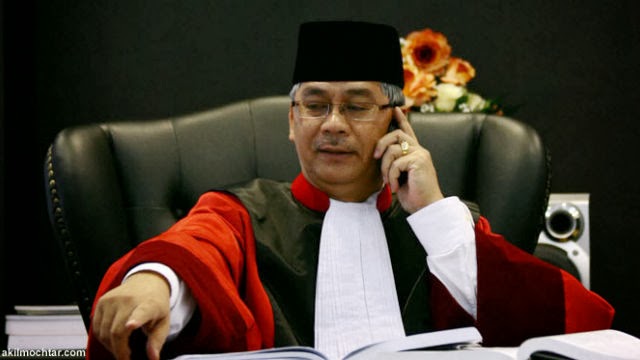 Kisah Lain: Cerita tentang Akil Mochtar (6)