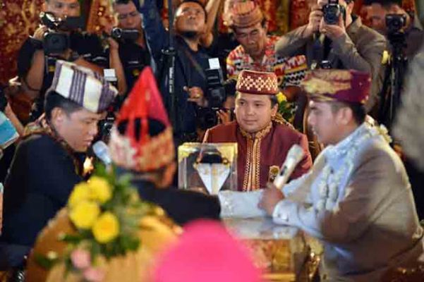 Gubernur Ridho Ficardo Jadi Saksi Pernikahan Putri Brigjen Edward Syah Pernong