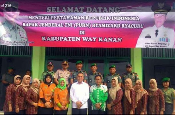 Menhan Ryamizard Ryacudu Terima Gelar Adat dari Masyarakat Way Kanan