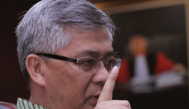 Kisah Lain: Cerita tentang Akil Mochtar (3)