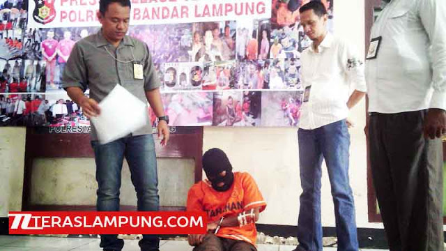 Door! Dua Timah Panas Bersarang di Kaki Pencuri Sepeda Motor