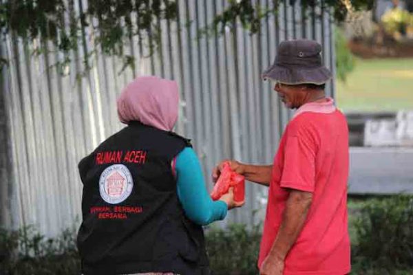 210 Porsi Sarapan Disalurkan RUMAN Aceh untuk Penyapu Jalan