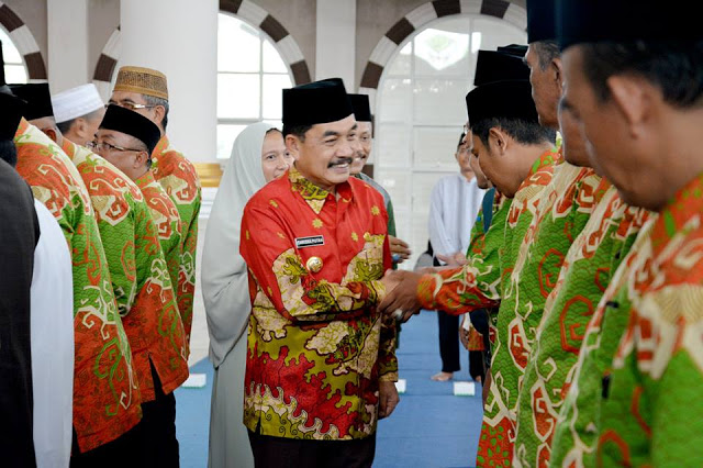 Chrisna Putra Kukuhkan Pengurus Masjid Taqwa Kota Metro