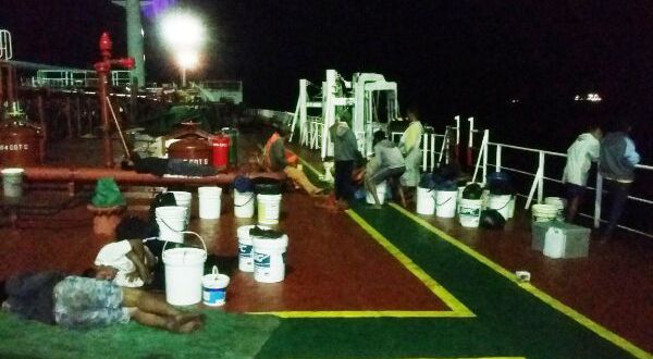 Kapal Tanker Pertamina Selamatkan 25 Nelayan di Perairan Belawan