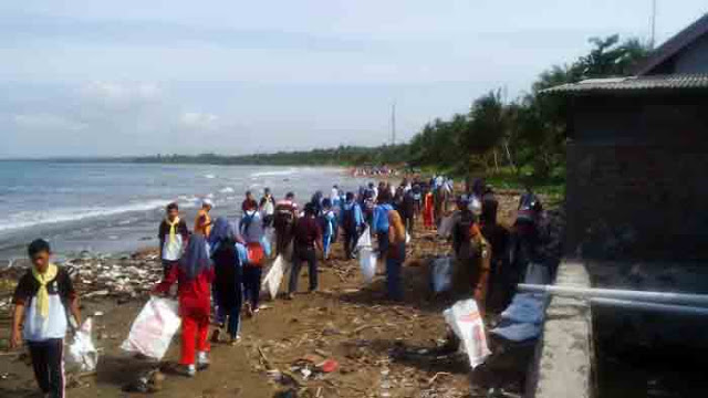 PANCALA Lamsel Ajak Warga Peduli dan Cintai Kebersihan Pantai
