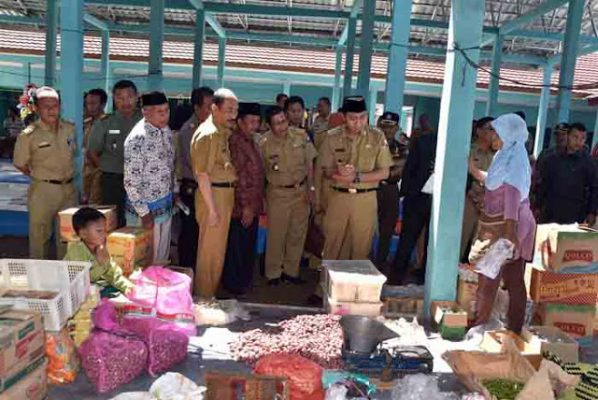 Bupati Lampung Utara Resmikan Pasar di Desa Batu Nangkop
