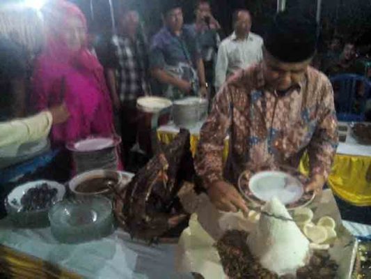 Jelang Tahun Baru: Ada Kambing Guling dan Pentas Ludruk di Rumah Wabup Waykanan Terpilih