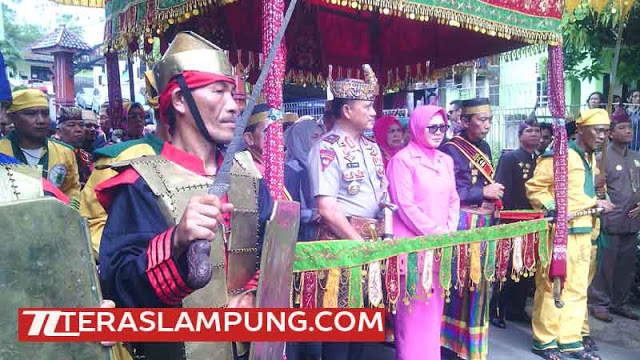 Pisah-Sambut Kapolda: Kedatangan Brigjen Ike Edwin ke Mapolda Lampung Diiringi Proses Adat Skala Brak