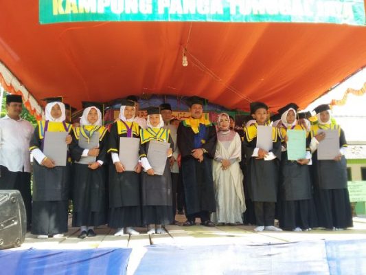 Wabup Heri Wardoyo Pimpin Wisuda Penghafal Quran di Kampung Panca Jaya Tunggal