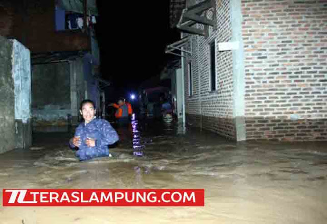 Hujan Deras, 135 Rumah di Kalibalau Bandarlampung Terendam Banjir Setinggi 1,5 Meter
