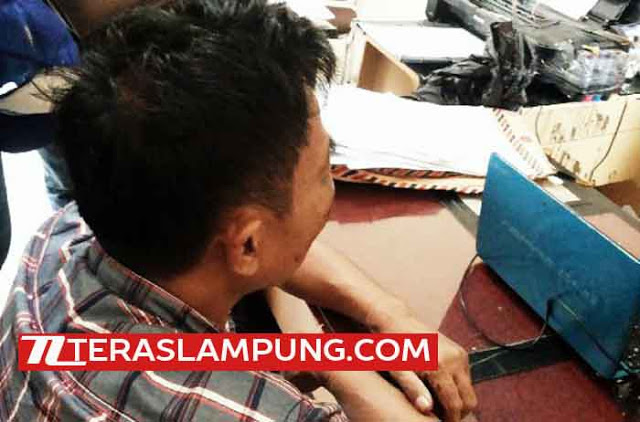 Mengaku sebagai Wakil Nabi Muhammad SAW, Wajah Mustofa Lebam Dihajar Sat Pol PP