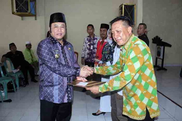 Bupati Zainudin Serahkan ADD dan DD di Acara Musrenbang Tanjungbintang