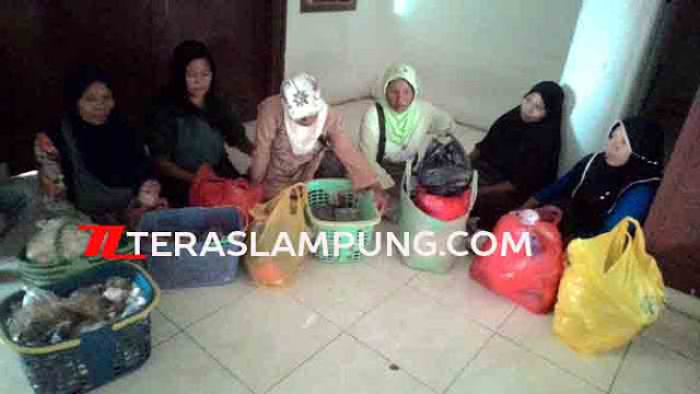 Digusur, Para Pedagang di RSU Ryacudu “Ngluruk” ke Kantor Pemkab Lampung Utara