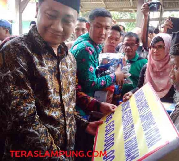 Pemkab Lampung Utara Berikan Bantuan kepada 65 KK Korban Amuk Massa