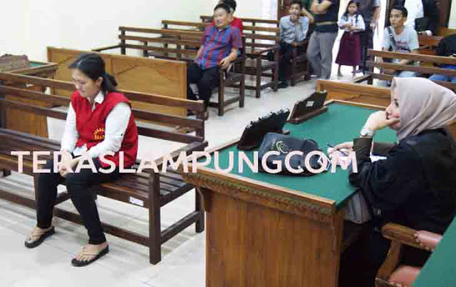 Sidang Pembunuhan Pegawai Unimal, Istri Sofyan Berikan Surat dan Mukena untuk Camelia