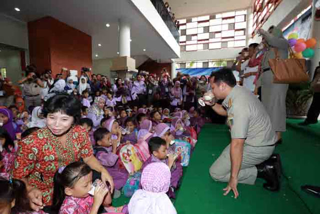 Kampanye Hidup Sehat, Gubernur Lampung Minum Susu Bersama Siswa PAUD