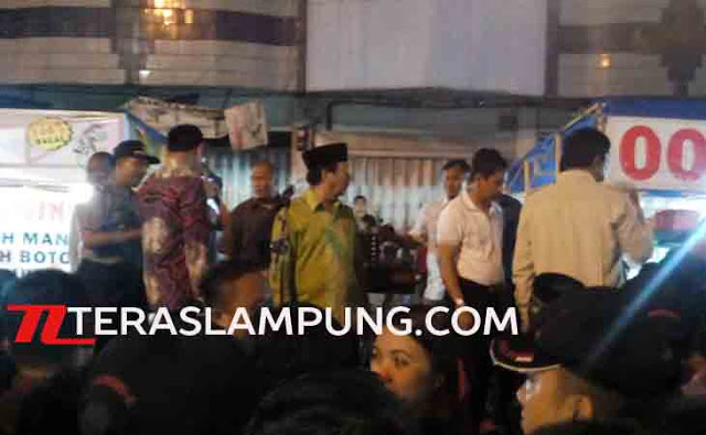 Resmikan Pusat Kuliner Malam di Jl Ikan Tongkol, Walikota Herman HN Cicipi Sop Kikil
