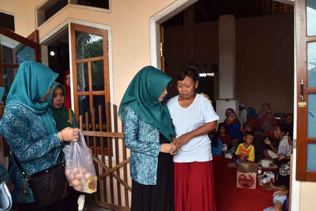 Istri Bupati Lampura Janji Bantu Korban Rusuh Sukadana Ilir untuk Bangkit