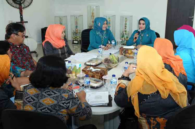 Istri Bupati Lamsel Pimpin Rapat Pertama TP PKK
