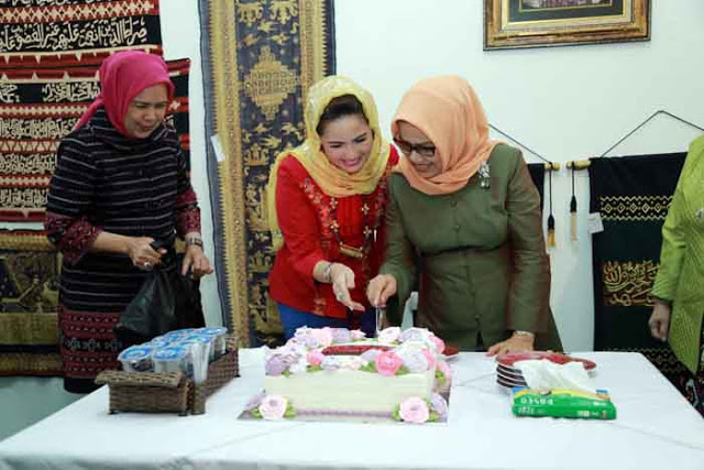 Mufidah Jusuf Kalla Kagumi Kain Tapis Lampung