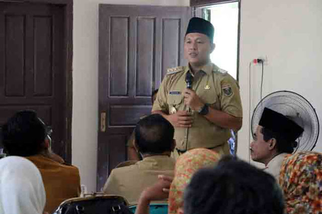 Bupati Mustafa Siap Pasang Badan, Para Kepala Sekolah Diimbau tidak Mundur