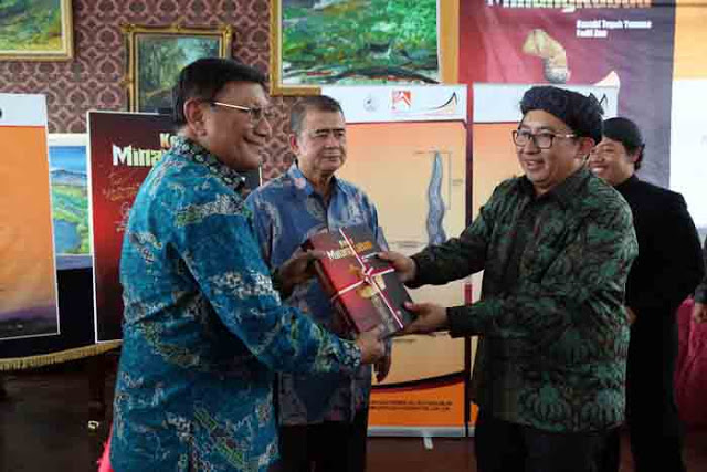 Rumah Budaya Fadli Zon Luncurkan Buku “Keris Minangkabau”