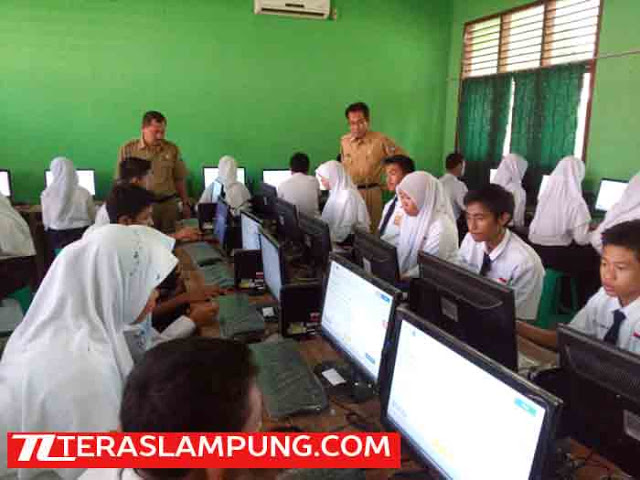 Siswa SMPN 1 Kalianda Simulasi Ujian Nasional Berbasis Komputer