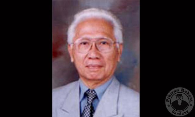 Pakar Bahasa Indonesia J.S. Badudu Wafat