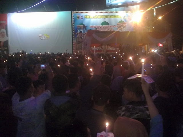 Protes Byarpet PLN, Ribuan Warga Padati Tugu Adipura Nyalakan Seribu Lilin
