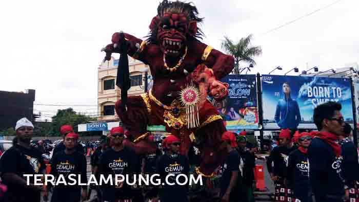 Video: Festival Ogoh-Ogoh 2016 di Bundaran Tugu Adipura Bandarlampung (2)