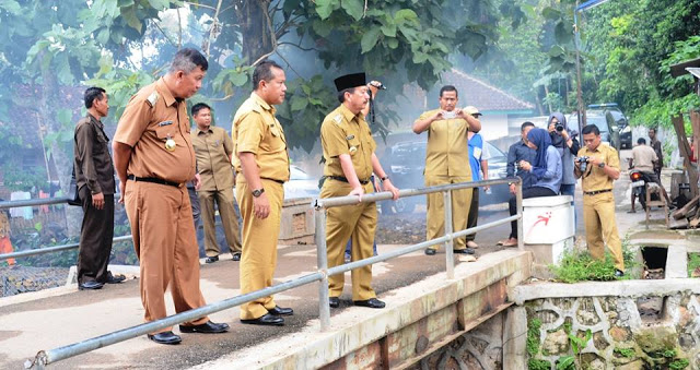 Tinjau Sejumlah Sungai, Herman HN Mengecek Kondisi Bronjong