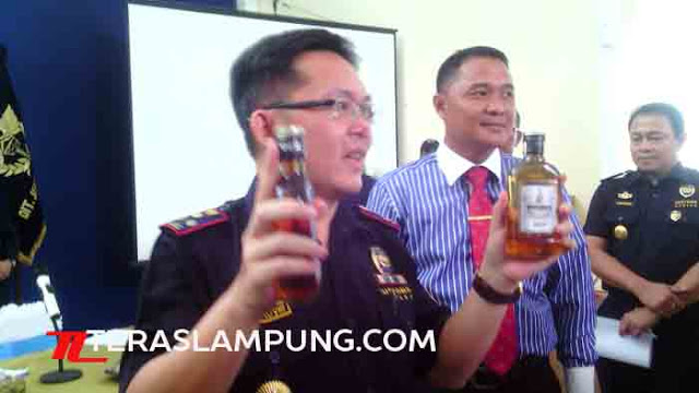 Kantor Bea Cukai Bandarlampung Sita 4.702 Botol Miras Palsu