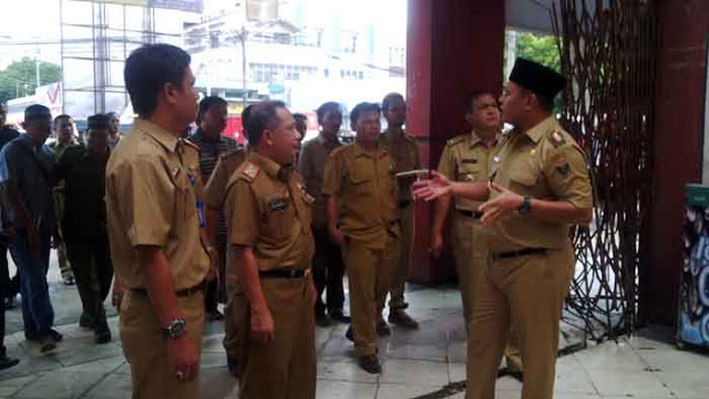 Bupati Mustafa akan Tata Habis Plaza Bandarjaya